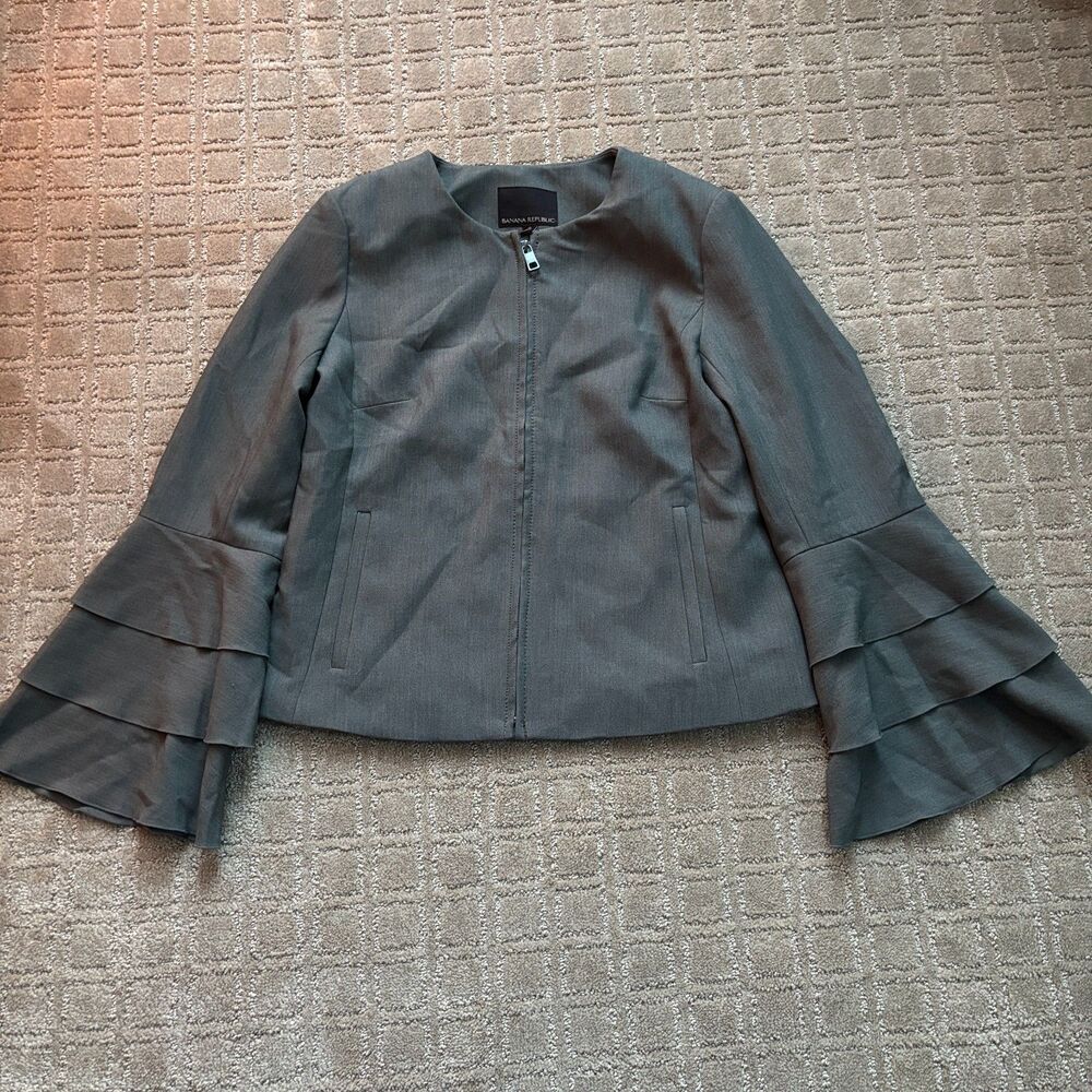 BANANA REPUBLIC Flare Tiered Sleeve Jacket Women's 6 Gray Stretch Zip Up NWT